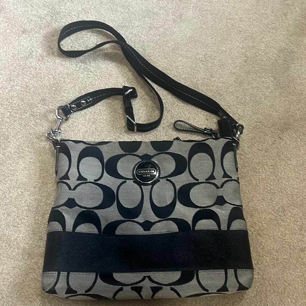 Good condition crossbody Coach bag.